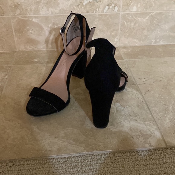 Size 7 Madden Girl Black black suede worn once for homecoming - Picture 2 of 4